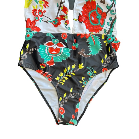 NWOT SHEIN BLACK AND WHITE FLORAL ONE PIECE SIZE XL. PLUNGE NECK LIKE, HALTER - Picture 4 of 7